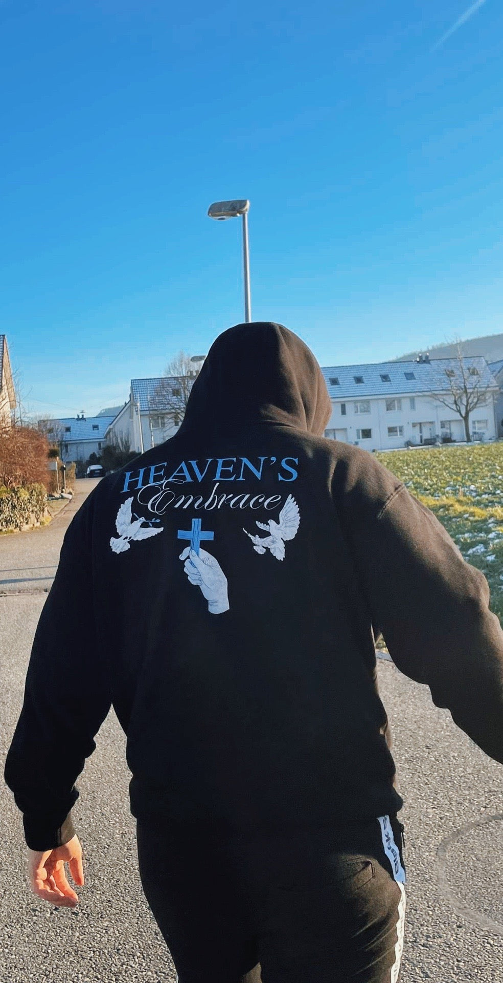 HEAVEN‘S EMBRACE Hoodie - WalkWithFaith